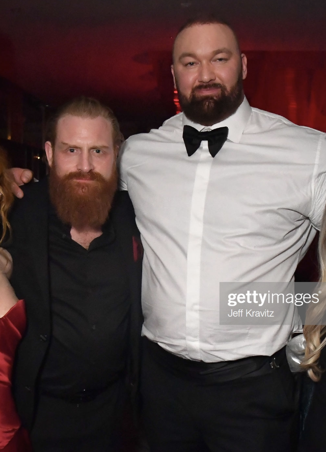 robbie_couch's tweet photo. 4 couples on grindr. which pair (YOU ONLY GET ONE) gets a DM from you!? #GameofThrones #GaysOfThrones https://t.co/CWSJ9ZzENX