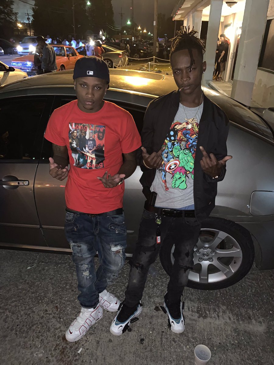 Blue100sMaxx's tweet photo. Bitch been acting bad💁🏾♀️ but she kno thing We Been Them Niggas🥵💯 #YNWCvs🌎 #LLDaGuys💯 https://t.co/u9OuxpAKK8