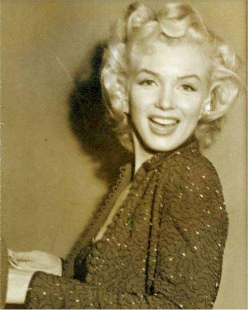 Marilyn Monroe in Korea, 1954. Pic as poster: amzn.to/1VeW1ua