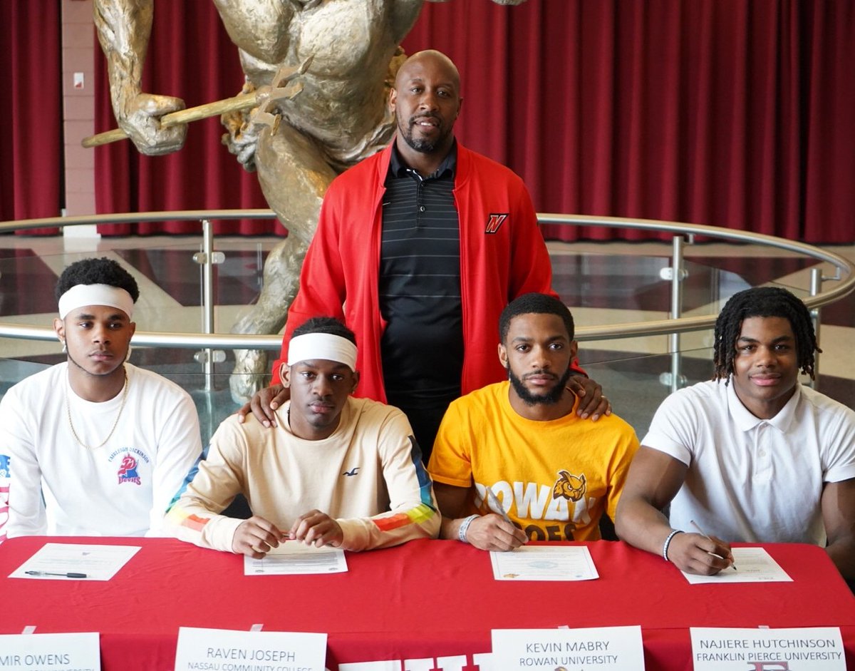 coachtholman's tweet photo. Proud of our guys, use your athletic talent as a vehicle to drive you to accomplish all your goals.....#tuneup #ReclaimTheThrone #homecoming #collegeboundprogram @TamiCrader @Scarlet_Fliers @_NeptuneHS @MrsJennJoseph @10k_Hutch @kevinmabry_ https://t.co/5MqZQCDbHU