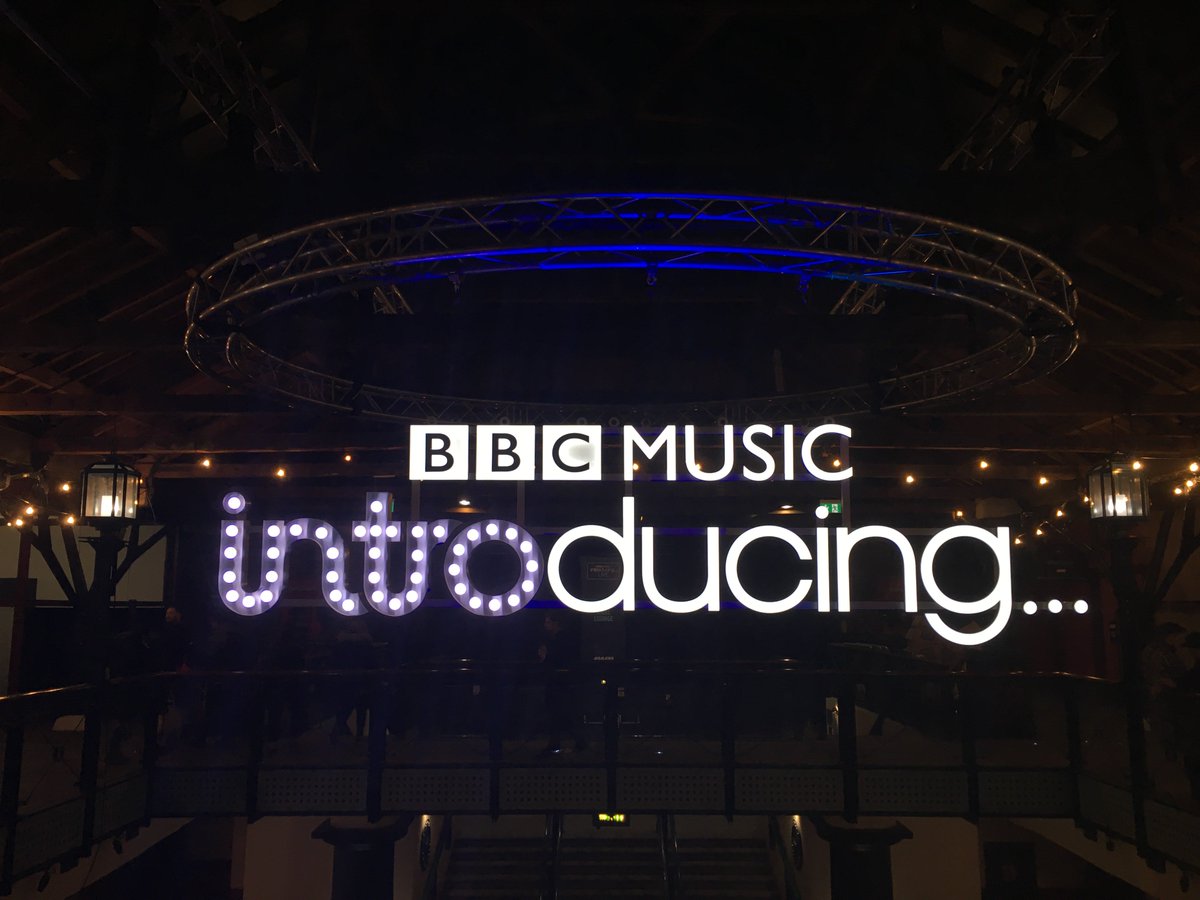 Rianne_Thompson's tweet photo. Tonight’s selection of tracks for my #BBCIntroducingPlaylist ft. @theblindersband @havelock_music @GURUBANDUK @plasticmermaids @pitponyband @EzraCollective ft. @LoyleCarner, plus I’ll be chatting about @StocktonCalling and the return of #IntroducingLive!

Listen @BBCTees from 7pm https://t.co/QLJI9556Yl