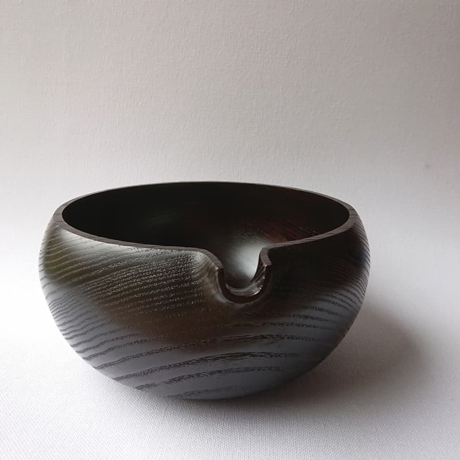 TakahashiMcGil's tweet image. Scorched Ash with Urushi pouring bowl / katakuchi
#漆 #片口 #器 #urushi #katakuchi #bowl #poringbowl #woodturning #craft