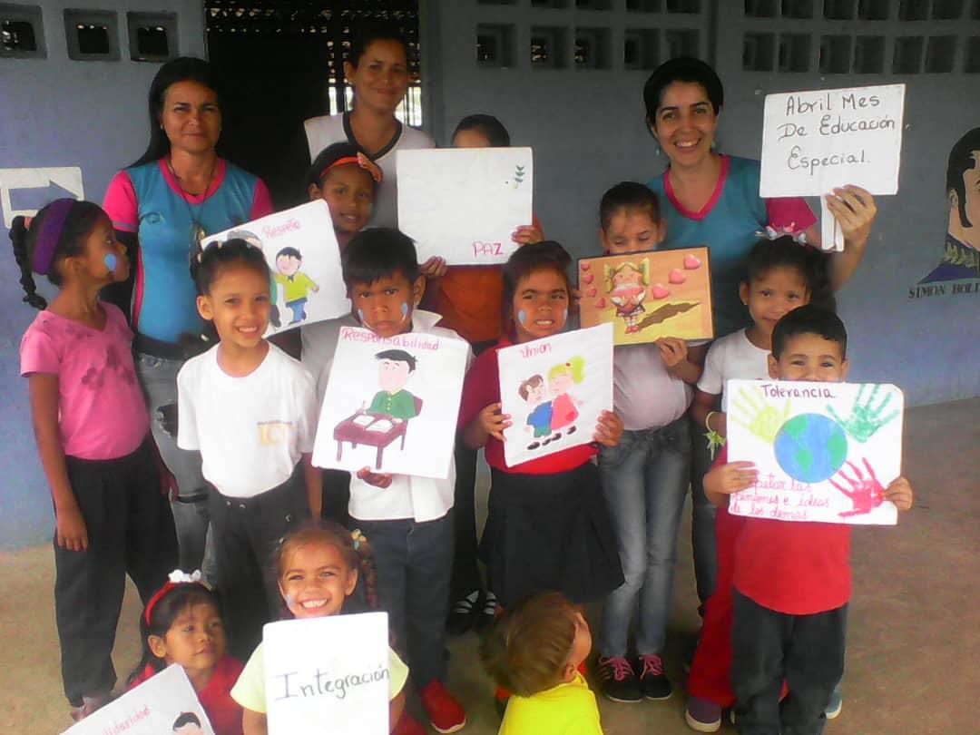 CircuitoEduc01's tweet photo. #8Abr así nuestro niños y niñas de la Escuela Bolivariana El Indio del Municipio Andrés Mata celebran #MesDeLaEducaciónEspecial  #EnUnidadYResistencia #AbrilDeVictoriaYPaz 
@MPPEDUCACION 
@psuvaristobulo
@andresmatasucre
@karsanc
@SaIaZESucre https://t.co/lrbiI8K4mn