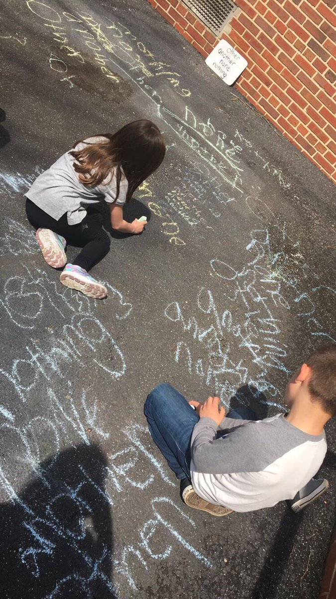JamieTetro's tweet photo. #fvfirsties enjoying some extra time outside on this gorgeous Monday,  writing and finding trick words. @MTPSFairview @MTPSpride #fvfocused https://t.co/sXRBZIrj4M