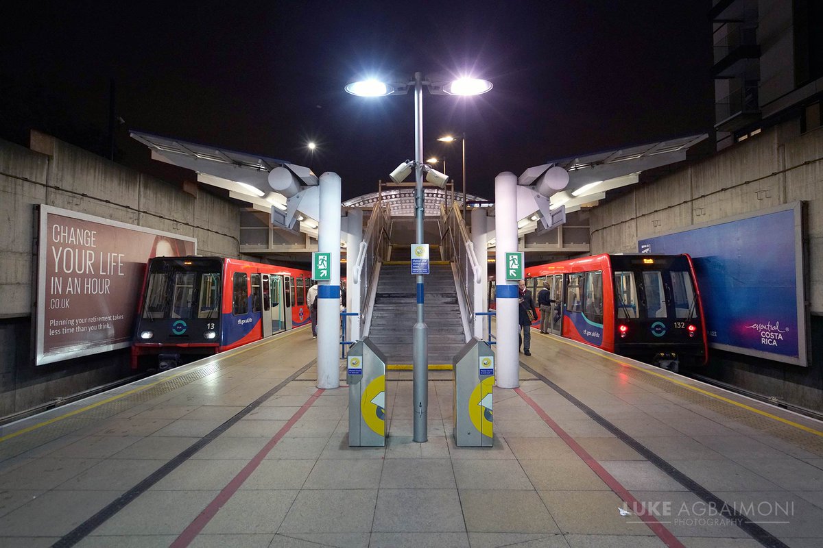 LONDON UNDERGROUND SYMMETRY PHOTO / 31LEWISHAM DLR STATIONThe layout of  #Lewisham's architecture is surprisingly symmetricalMore photos https://shop.tubemapper.com/Symmetry-on-the-UndergroundPhotography thread of my symmetrical encounters on the London UndergroundTHREAD