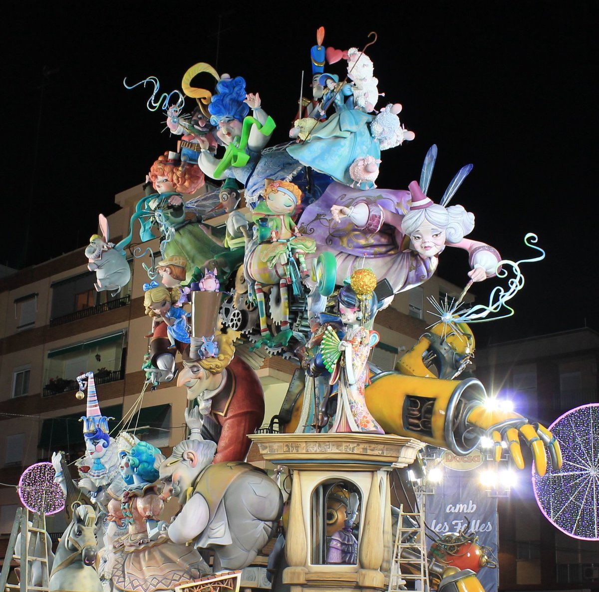 Carlos Carsi plantará la <a href="/FallaTelefonica/">Falla Ribera y Cvto. Sta. Clara</a> en 2020 en 1A