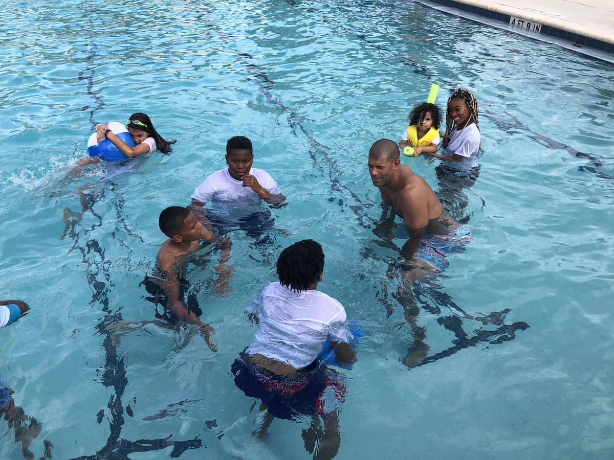 dgbartel's tweet image. He’s a @MiamiHEAT and #community legend #OnTheCourt and #InThePool. Thank you @ShaneBattier for “jumping in” with @FLBlue to teach #swimsafety lessons to #SouthMiami children at the annual #AprilPoolsDay.