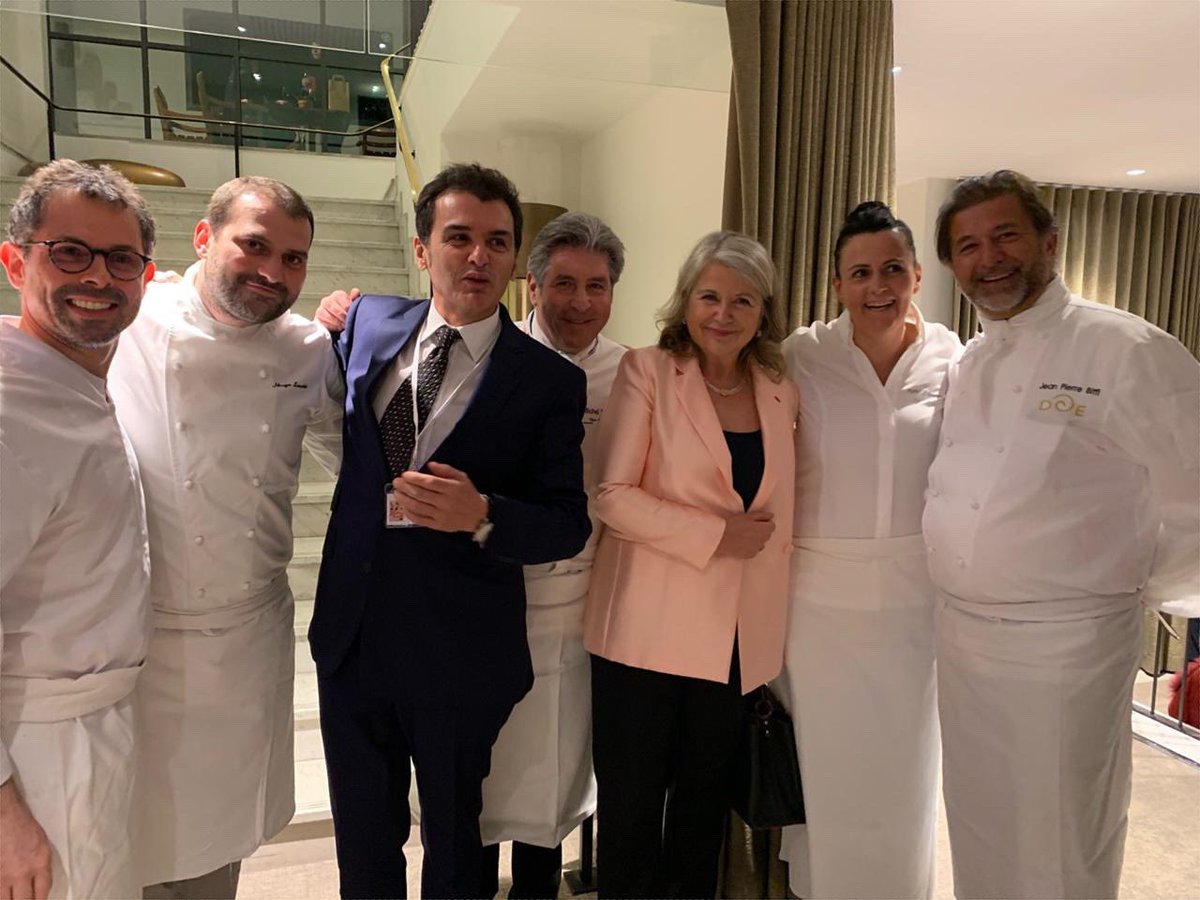 senateurJGM's tweet photo. Heureuse et honorée d’avoir été choisie, en tant que présidente du #Rayonnement français🇫🇷, comme marraine de la soirée des #Lebey de la #Gastronomie au Pavillon Gabriel. Bravo aux organisateurs pour le grand succès de cette magnifique soirée 👍 https://t.co/L66ozUPX7B