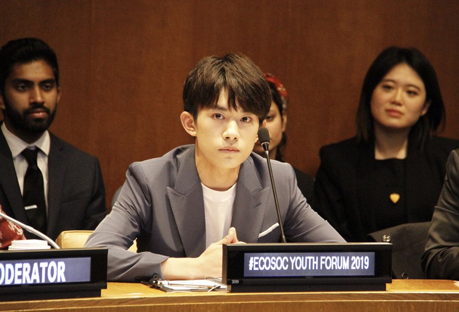 XHNews's tweet photo. Chinese teen idol #YiYangQianXi highlights health care for young people and promoting healthy lifestyles at a UN youth forum https://t.co/TQZBwv8TUH https://t.co/ht2iFwCeat