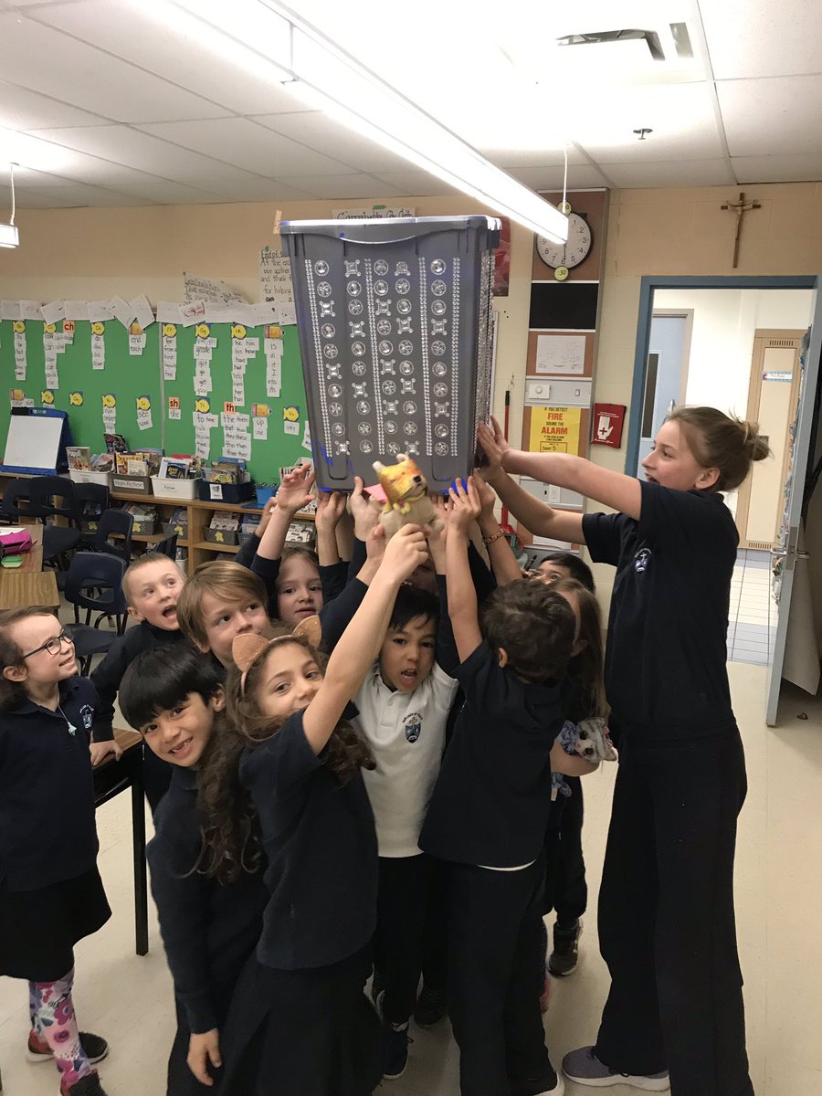 CarrabettaMiss's tweet image. Reduce, reuse, RECYCLE! Outstanding job ones👏 @HCDSB @OLPhcdsb #environmentalexperts ♻️