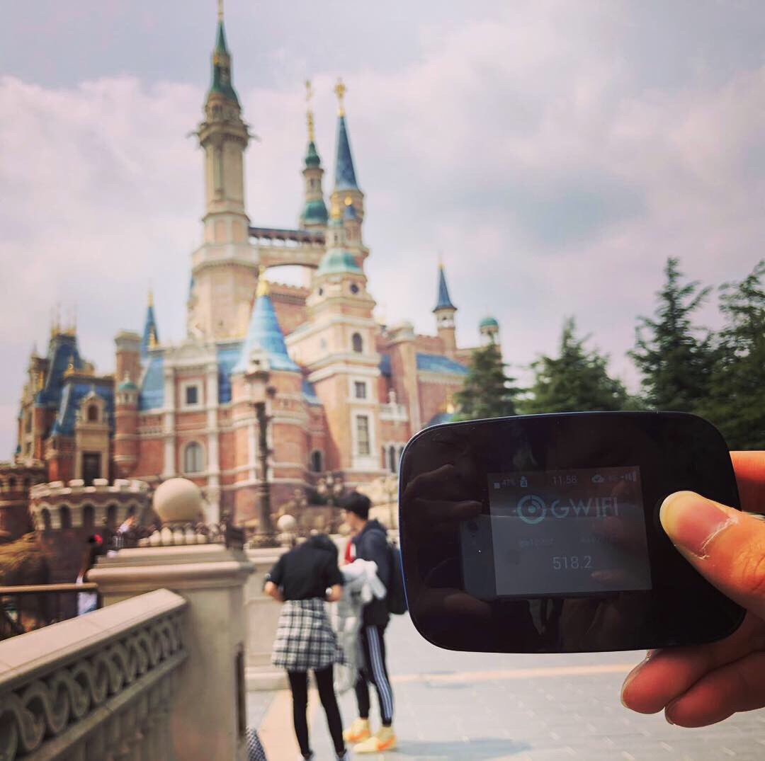 GwifiO's tweet photo. GWIFI in 上海Disney🏰〜
上海のDisneylandからです👍
日本より空いているそうですよー😁🙌

#gwifi #wifi #レンタルwifi #ワイファイ #無制限 #海外 #旅行 #出張 #インターネット #イイネ返し #フォロー歓迎 #myfi #マイファイ #借りっぱなし #新常識 #値下げ #0円 https://t.co/KwBUmjMSNP