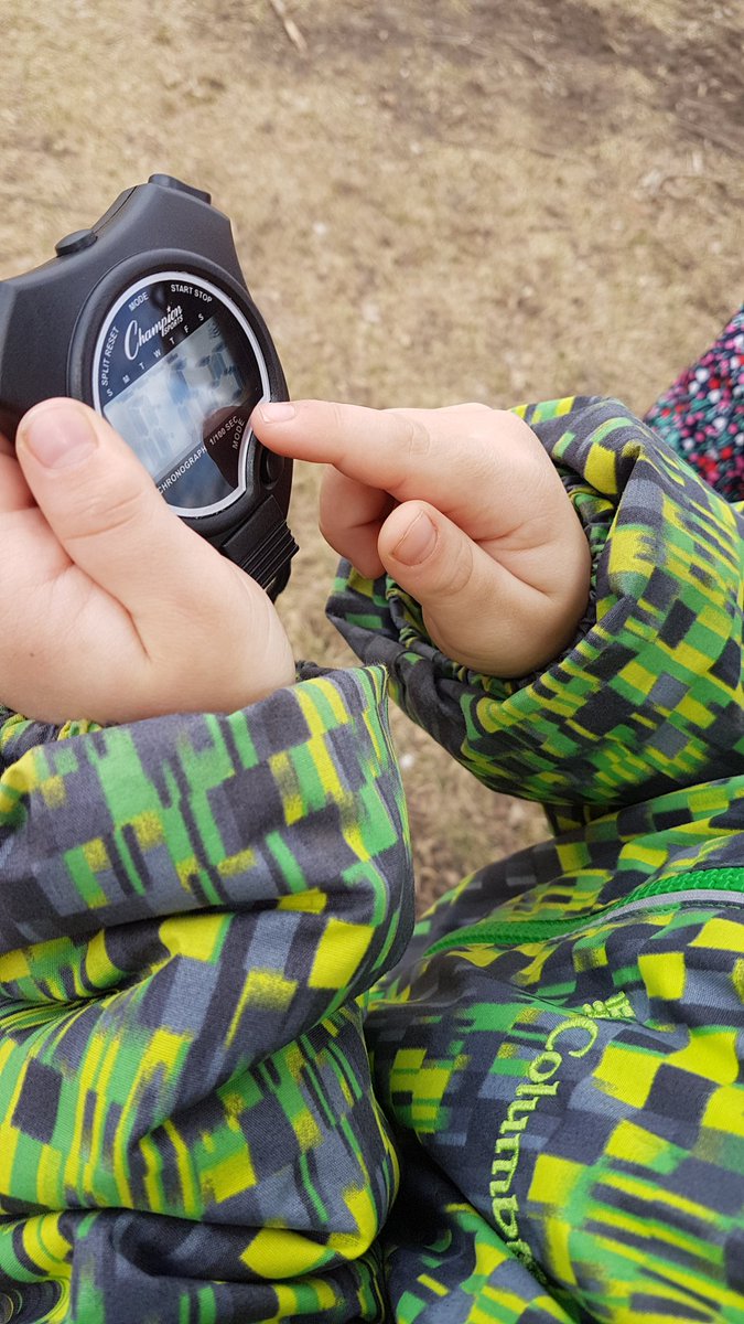 Crystalleebarbe's tweet photo. We had a blast measuring in all kinds of ways at forest school today! The kids were so excited for all the new materials that they caught on to measuring so incredibly fast! #kindiemath https://t.co/OYh7U3GsRe