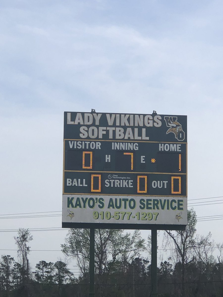 WO_Softball's tweet photo. Great job tonight💚💛💚💛 https://t.co/VzUOdz0RWe