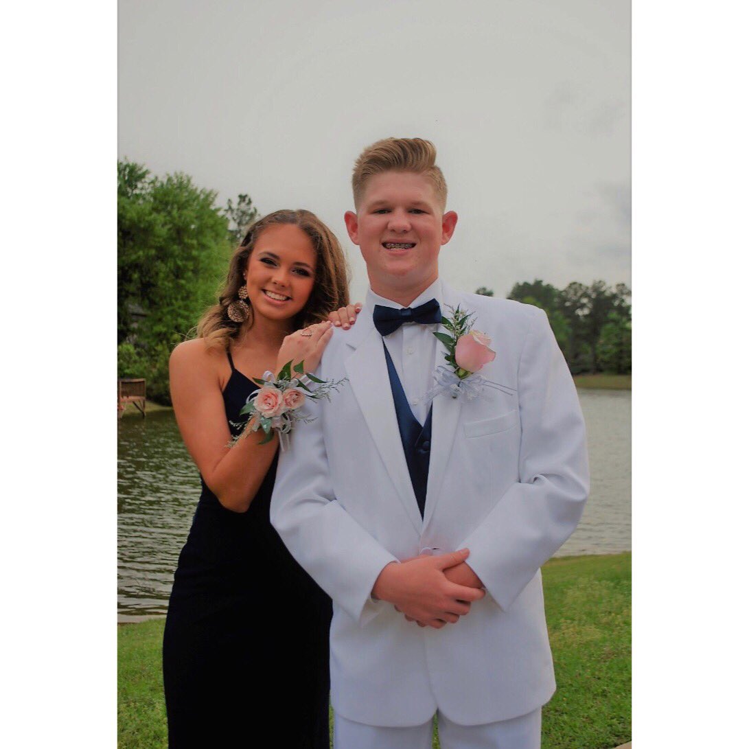 TuckerHall8's tweet photo. Prom 2k19⭐️ https://t.co/H6kCb02efh
