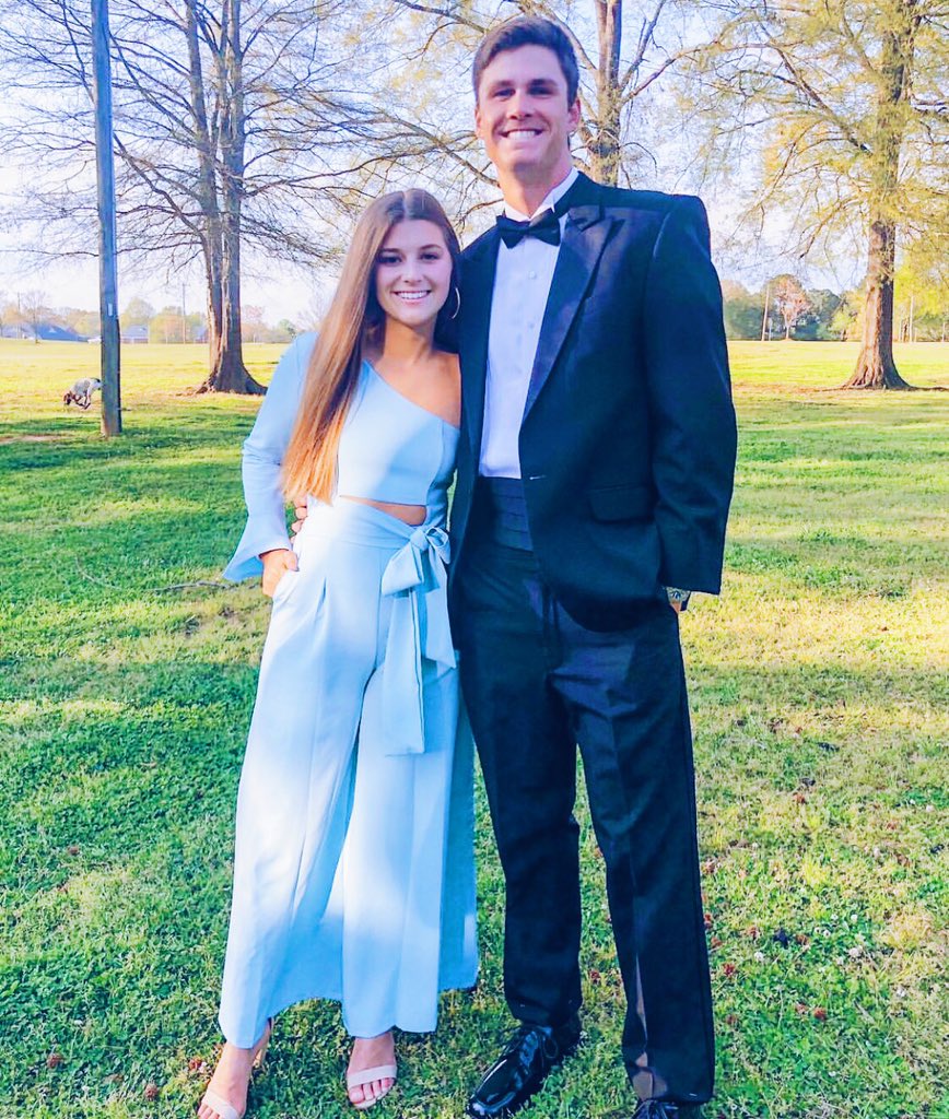 PCADPi's tweet image. the boys are back in town for formal szn #blackdiamond19 ✨💎💗