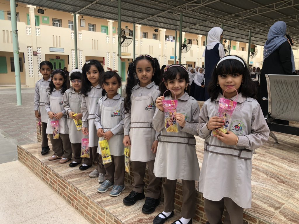 عباقرة #مركز_العيسري #العامرات يشاركون بإذاعة باللغة الإنجليزية على منبر #مدرسة #الصهباء #للبنات

#نعدهم_للحياة