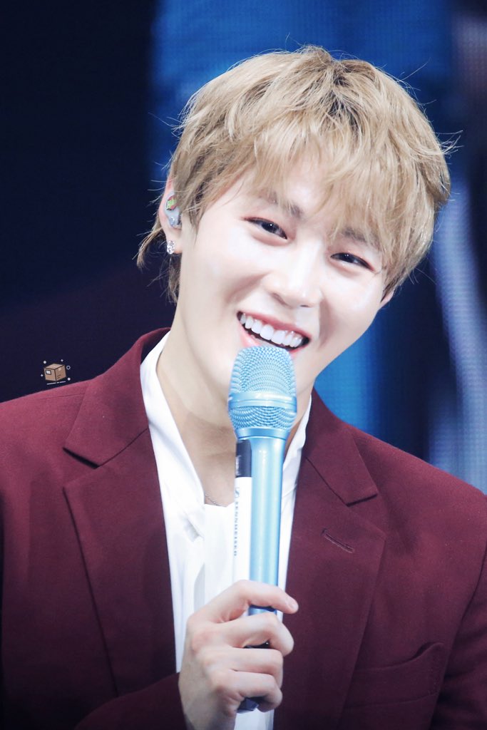 190405 
eyes on you(⁎⁍̴̛ᴗ⁍̴̛⁎)
 #하성운 #HASUNGWOON #河成雲 #ハソンウン