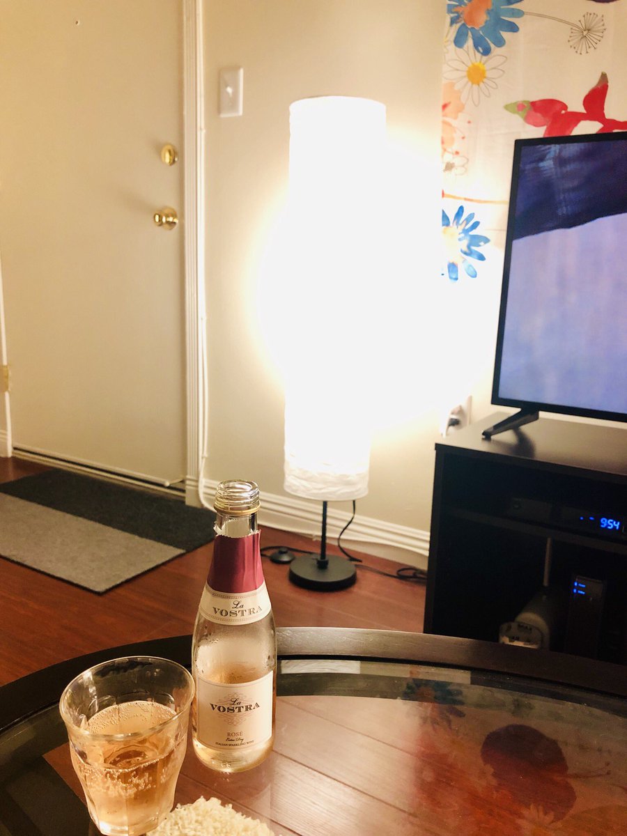 Aikobuchi's tweet image. 学科試験に合格したので祝杯をば。#testpassed #toast #仮免 #問題は本免 #現社長は二回落ちてる #ピスタチオがやめられない #引き締め宣言どこいった #LAlife