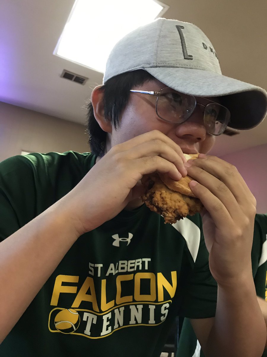 stalberttennis's tweet photo. Winning 7-2 in Audubon can’t be complete without the world famous Darrell’s Pork Tenderloin. #youarewhatyoueat https://t.co/7DoWmwq5gz