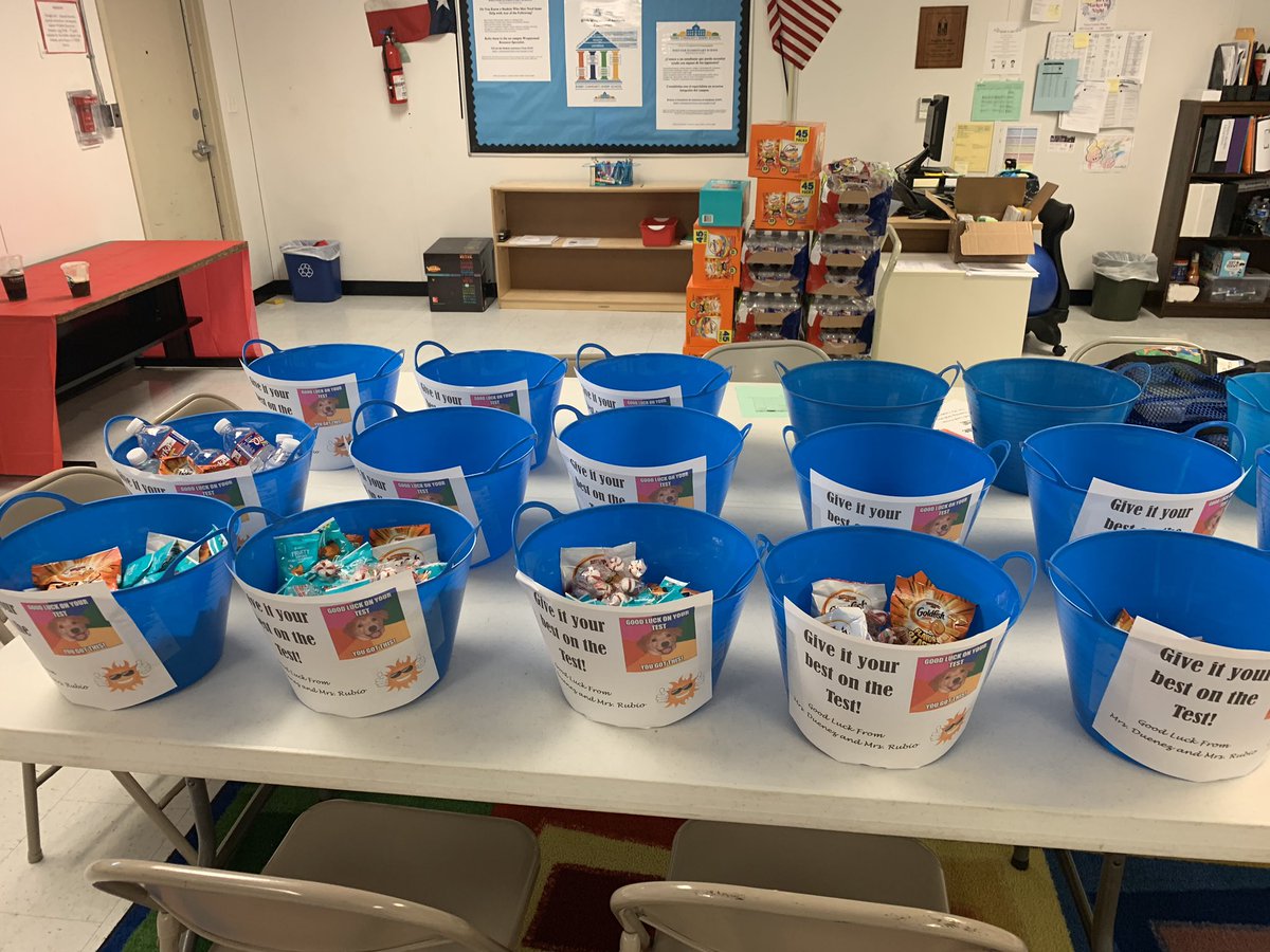 marig2515's tweet photo. Making sure our Whittier kiddos have snacks and refreshments while they take the STARR Test this week thank you @cishouston #MsRubio! @WhittierES_HISD @yamel_melchor @HoustonISD @houstonisd https://t.co/uYAnfaXs73