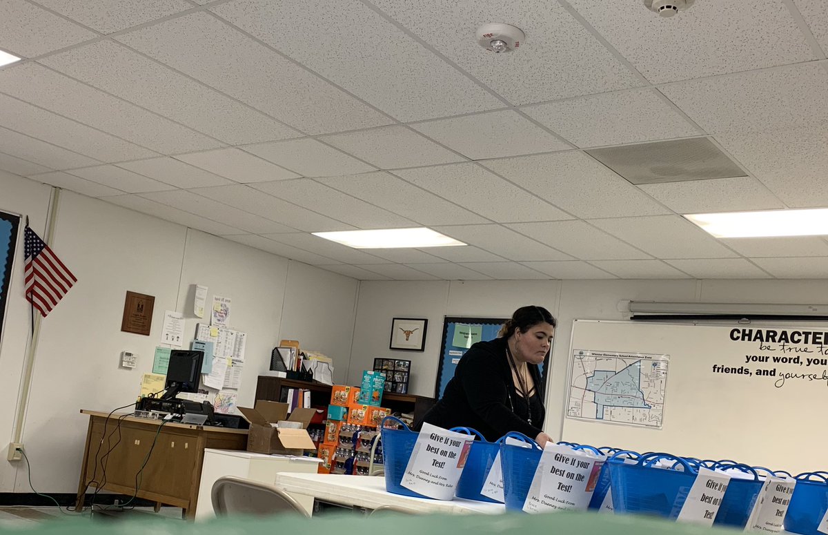 marig2515's tweet photo. Making sure our Whittier kiddos have snacks and refreshments while they take the STARR Test this week thank you @cishouston #MsRubio! @WhittierES_HISD @yamel_melchor @HoustonISD @houstonisd https://t.co/uYAnfaXs73