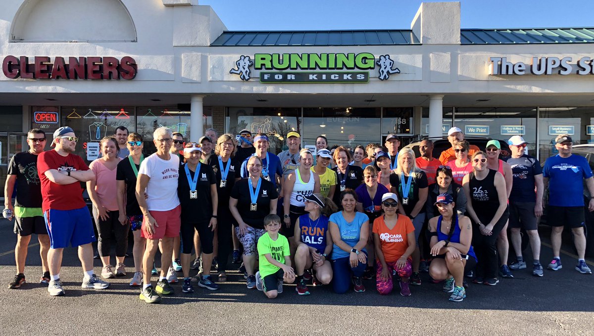 RunningForKicks's tweet photo. Monday evening’s fun run! 4.8.2019 #springhassprung #runshop #palosheights https://t.co/Hjltgz77ug
