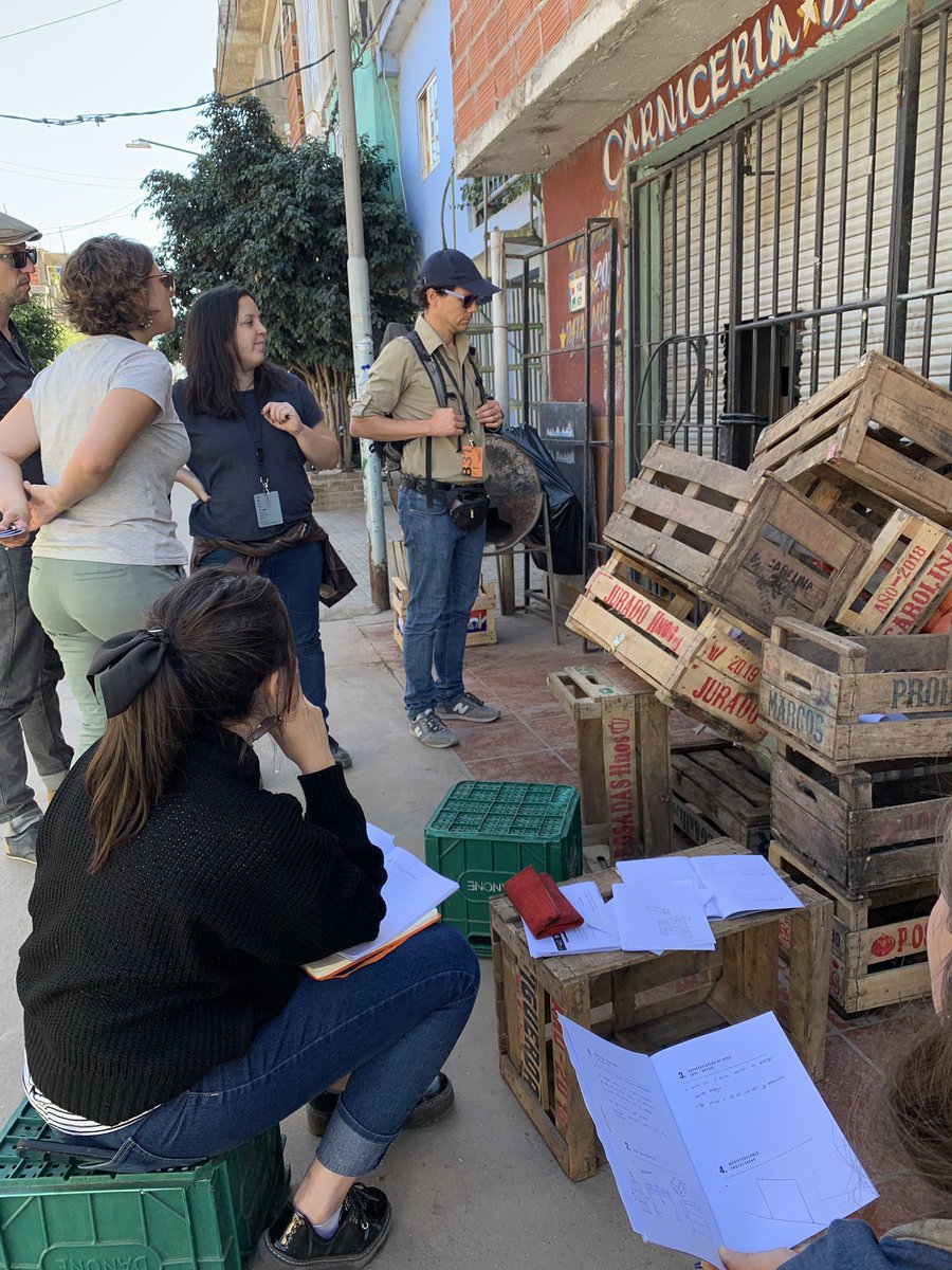 EggTamara's tweet photo. DÍA 1 Diagnosticó proyectual: Hoy los integrantes del “Workshop Internacional B31” conocieron a los 6 vecinos, que expertos, son los que mejor saben lo bueno y lo que quiere mejora en sus viviendas y comercios. #LaboratorioB31 #baintegracion @basecisyu @lab_uai @BID_Ciudades https://t.co/snPsAoRP9a