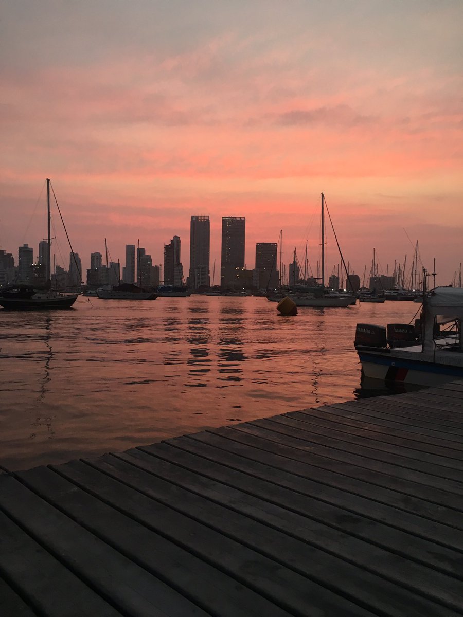 SilvaJeanette's tweet photo. #atardecer #Cartagena https://t.co/XmdsZWkxci
