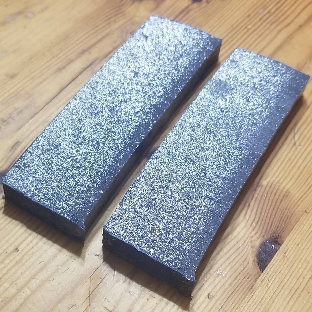 KnifeUsa's tweet photo. Speckled aluminum knife scales.

$18 with PayPal.  Message to buy. Price includes shipping to the continental US

Length: 5.375"
Width: 1.625"
Thickness: 0.5"

Aluminum shavings encased in epoxy resin

#knifemakingcommunity #knifemaking #knives #knife #knifecommunity #knifemaker https://t.co/EYus8NwsMt