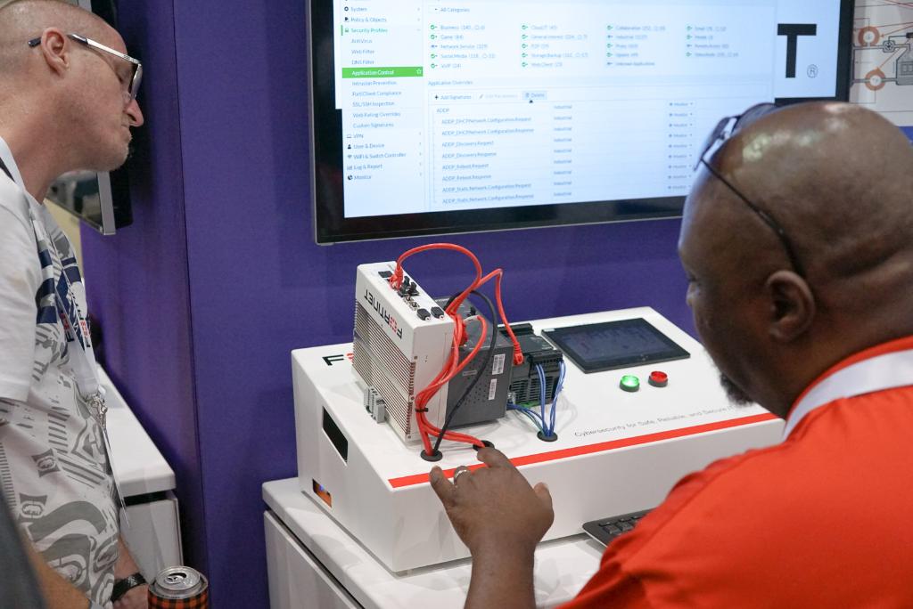 Welcome to #Accelerate19! We love seeing so many customers, partners, and sponsors all together, collaborating and networking in our tech expo. Are you ready to learn how to #RiseAbove the threat landscape? spr.ly/6013EjpRz