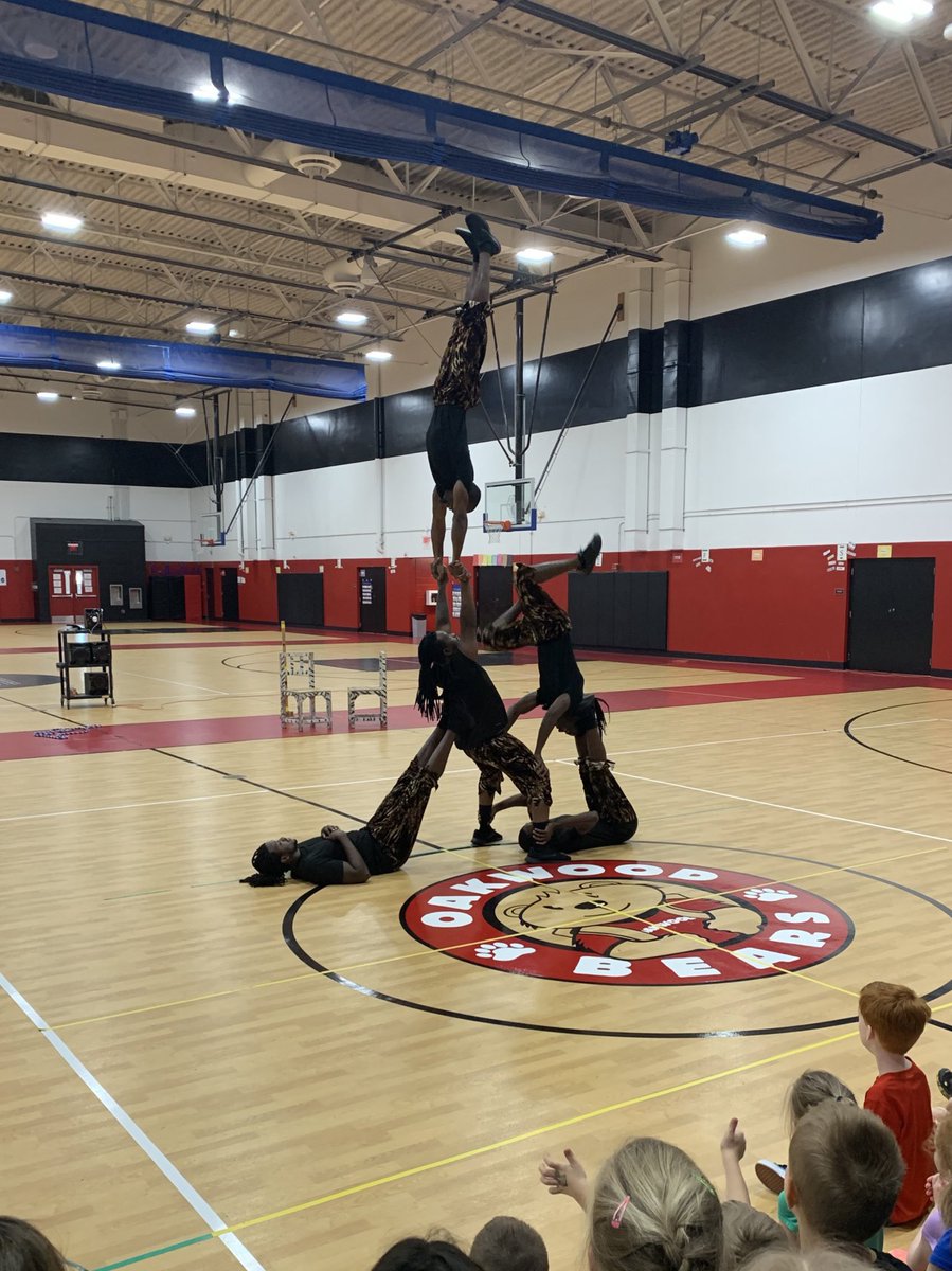 MWood113a's tweet photo. The Zuzu acrobats are truly amazing! Had so much fun during our assembly today! #OWbears #SD113a https://t.co/DhSSjO1STC