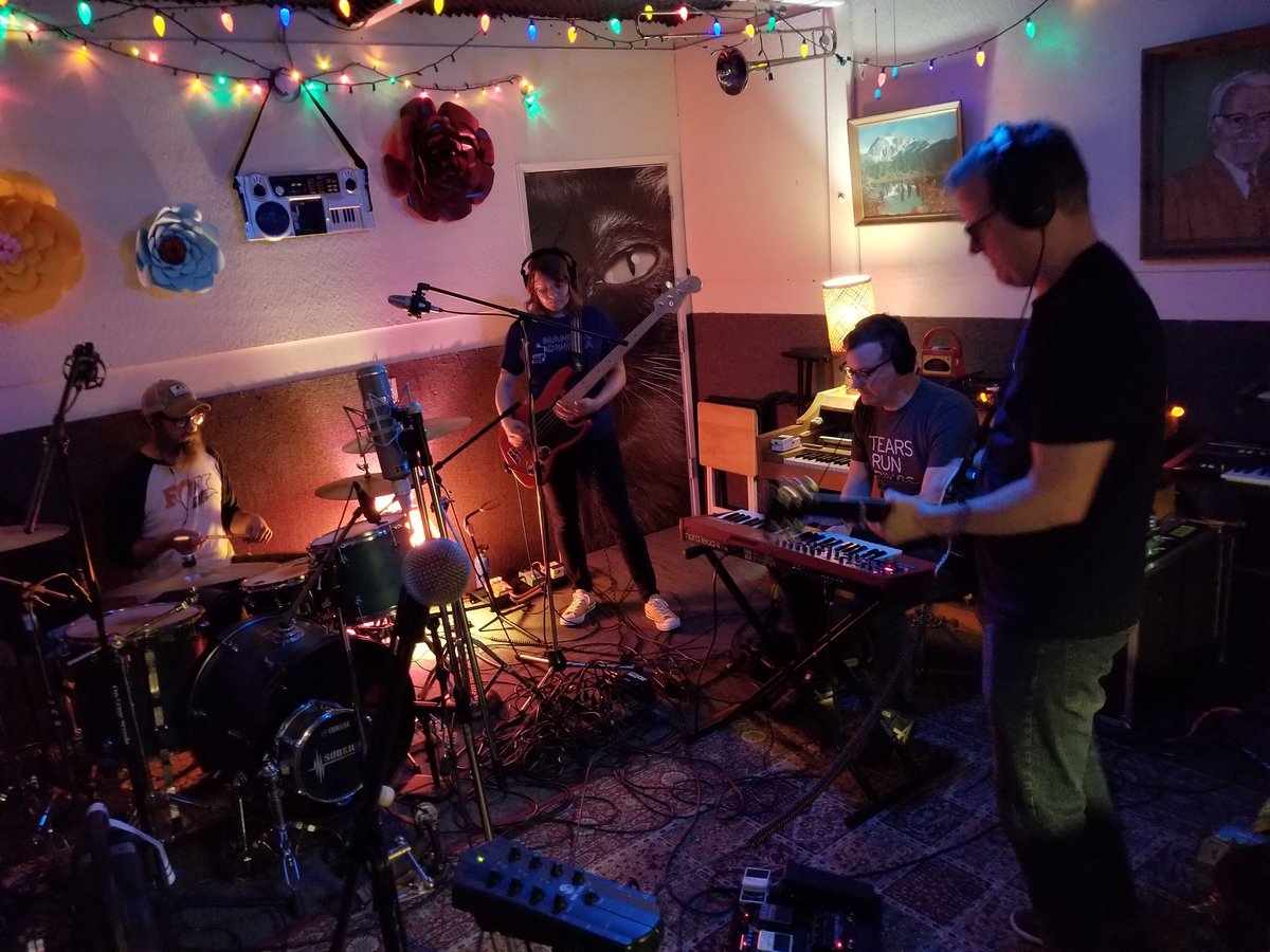softscienceband's tweet photo. @CaveStudioLA @parttimepunks recording🎶 💜🎶 https://t.co/Idp9KPgo8j