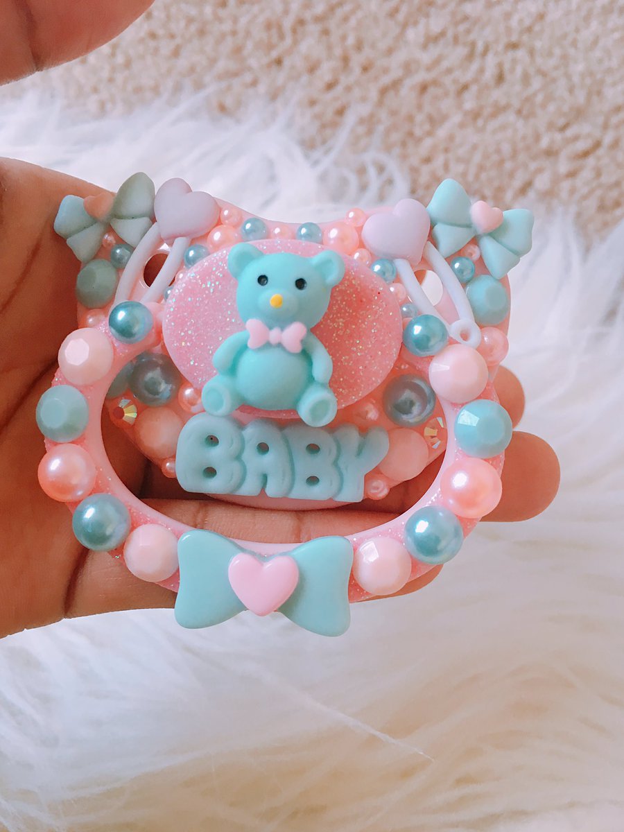 elisebrown147's tweet photo. I’m such a little peachy princess 🍑
🌸
🍑 Onesie and Paci are from: @IttyLittles 🍑
🌸
#abdlcommunity #abdllifestyle #abdlgirls #abdlgirl #littlespace #ddlgprincess #ddlgcommunity #ddlg #ageplay #adultbabygirl #adultbabydiaperlover #adultbaby #abdl https://t.co/WKjW0YNfwt