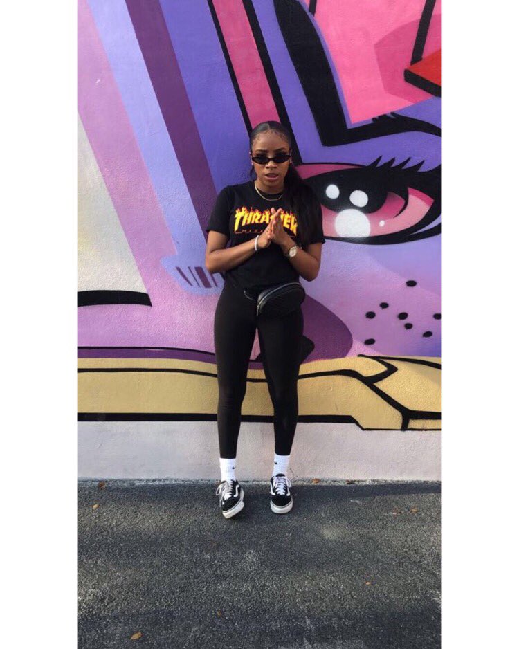 _kingneeks's tweet photo. “Follow me hoes, Period”- Vena E. https://t.co/1LRTbpukQ0