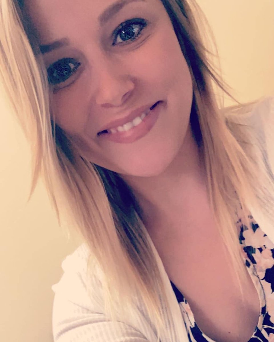 b_ash_bash's tweet photo. look yall, its slowly getting consistently warmer and staying lighter longer - ya girl is feeling good, happy and like herself again #blossoming 🌸🌻☀️ #thatglow #maybeitsmaybelline #maybeitsnot 💁🏼♀️ #seasonaldepressionisreal https://t.co/VdLWcduVnw