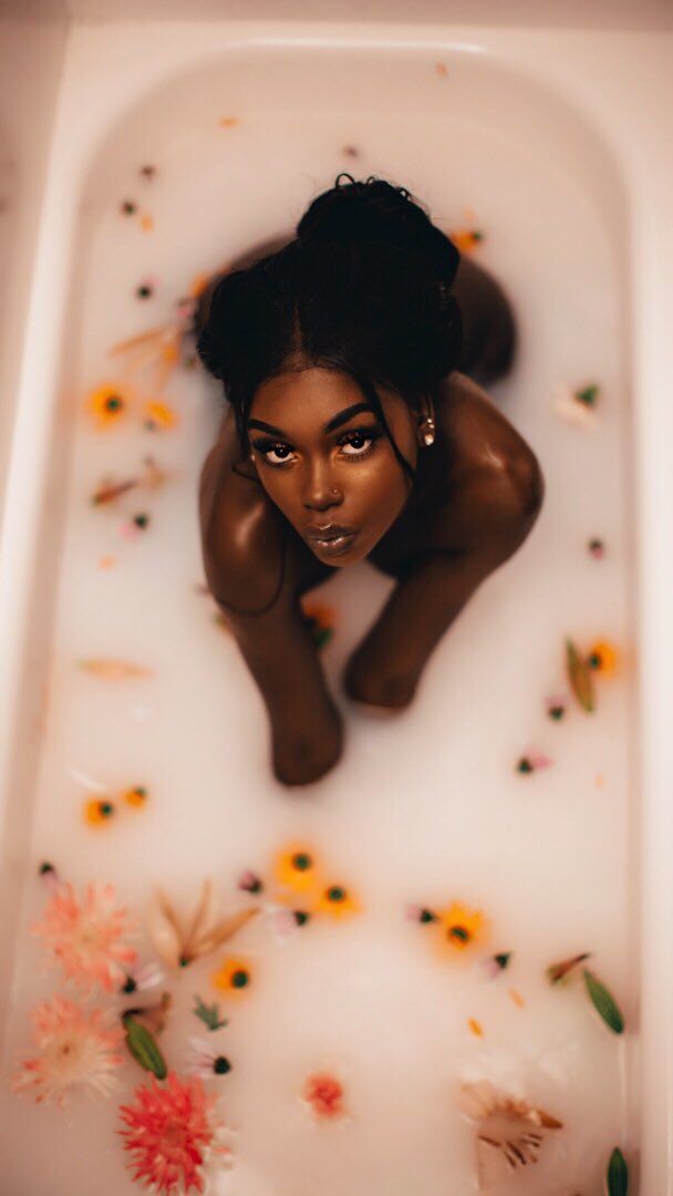 kalinacamoore's tweet photo. Twitter help me go viral I’m tryna see something..... #milkmarie https://t.co/fPGDLMIGCm
