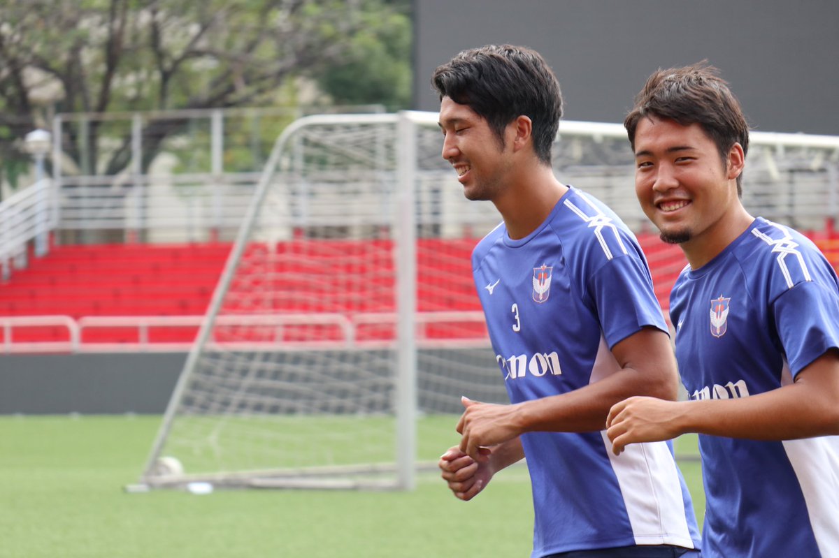 FCJurong's tweet photo. Training🏃‍♂️
Everyone is in positive spirit after this season’s first victory🙂

#albirex_s #Training
#canon #canonsg #mizuno #mizunoasia #selectsport #lensmode #Bridgestone #BridgestoneSG #BridgestoneTyres #REERACOEN #NEOCAREER #KIRIN #EnglishCentral #TapTrip #Kubota https://t.co/7awFfpatwL