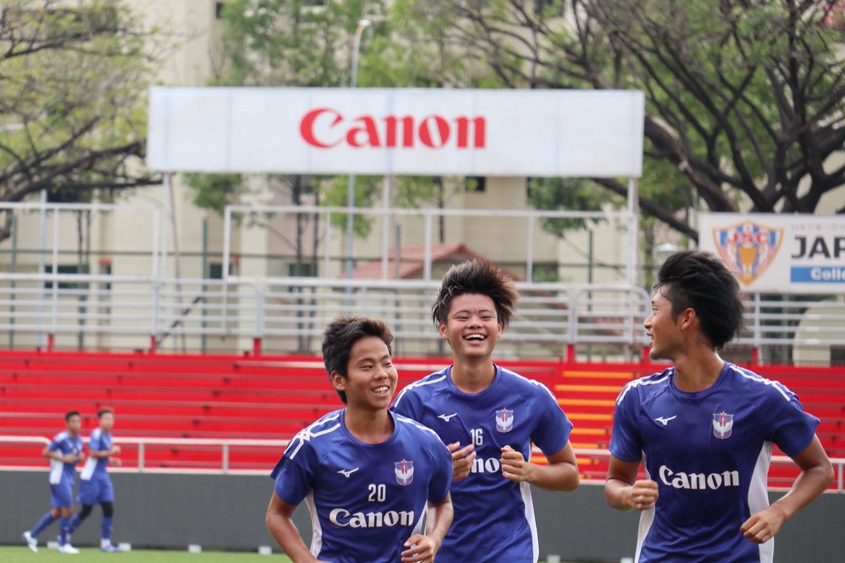 FCJurong's tweet photo. Training🏃‍♂️
Everyone is in positive spirit after this season’s first victory🙂

#albirex_s #Training
#canon #canonsg #mizuno #mizunoasia #selectsport #lensmode #Bridgestone #BridgestoneSG #BridgestoneTyres #REERACOEN #NEOCAREER #KIRIN #EnglishCentral #TapTrip #Kubota https://t.co/7awFfpatwL