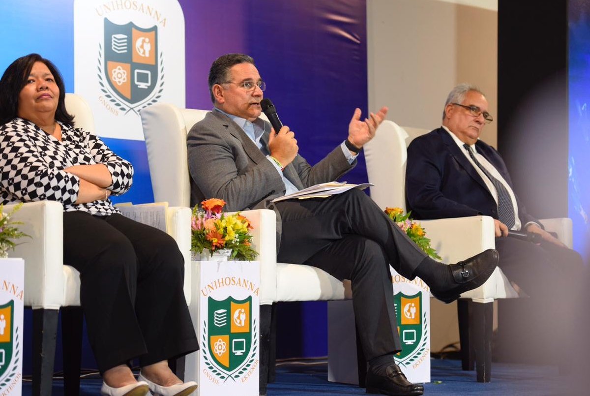 Panamá bilingüe es una de las iniciativas que viene de otras administraciones, y debemos reconocer que debe continuar. Creo en él, y se invertirá y desarrollará para que llegue a más educadores en beneficio de nuestros jóvenes.
#QuieroMiPaísFeliz #MarcoPresidente