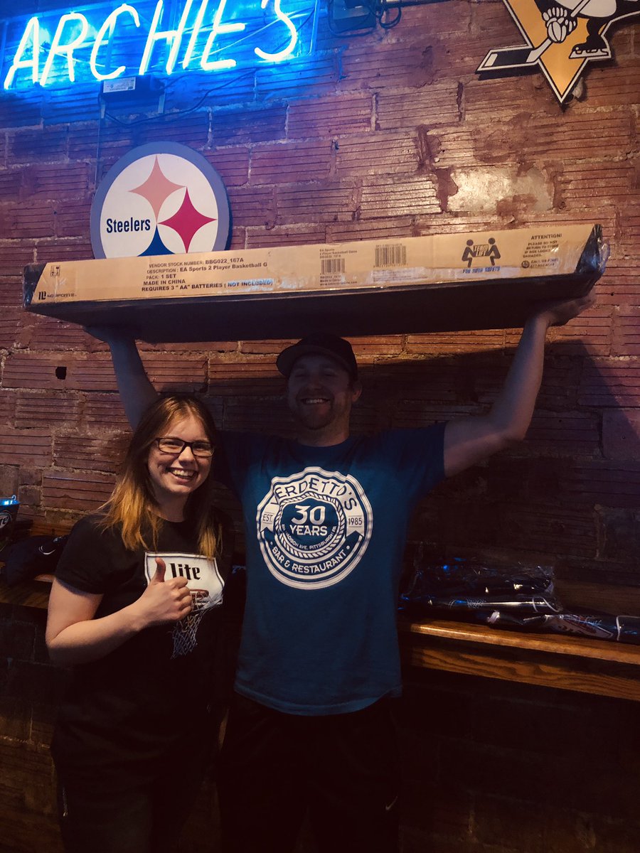 sunsurfer09's tweet photo. And the winner of the #MarchMadneess pop-a-shot! @plinn16 @MillerLite @M2Third #itsmillertime https://t.co/XoSh5IS3vL