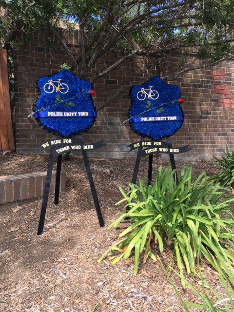 LASDHQ's tweet photo. VIDEO #ICYMI @LASDGutierrez  &amp; 100 riders paid tribute at #BorderlineBar &amp; Grill #ThousandOaks in memory of @VenturaSheriff Sgt Ronald Helus &amp; 144 police officers who gave the ultimate sacrifice. #WeNeverForget #WeRideForThoseWhoDied #policeunitytour 
https://t.co/4h5RjUaxlt https://t.co/svI4rVDxF7