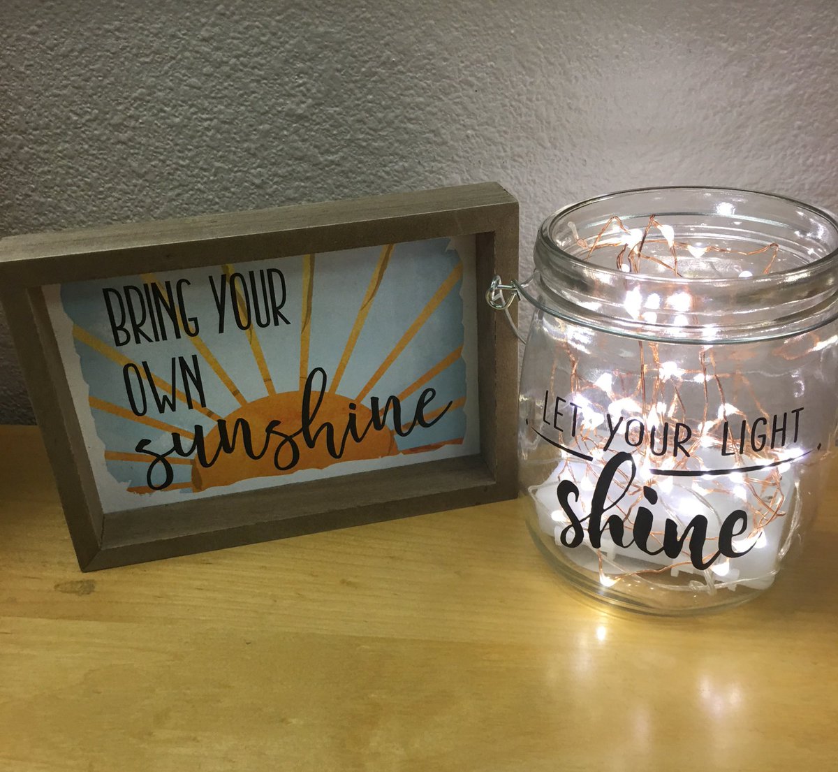 MrsVSalcedo's tweet image. What a wonderful surprise❣️I loved my beautiful gifts! Thank you! #librarianappreciationweek