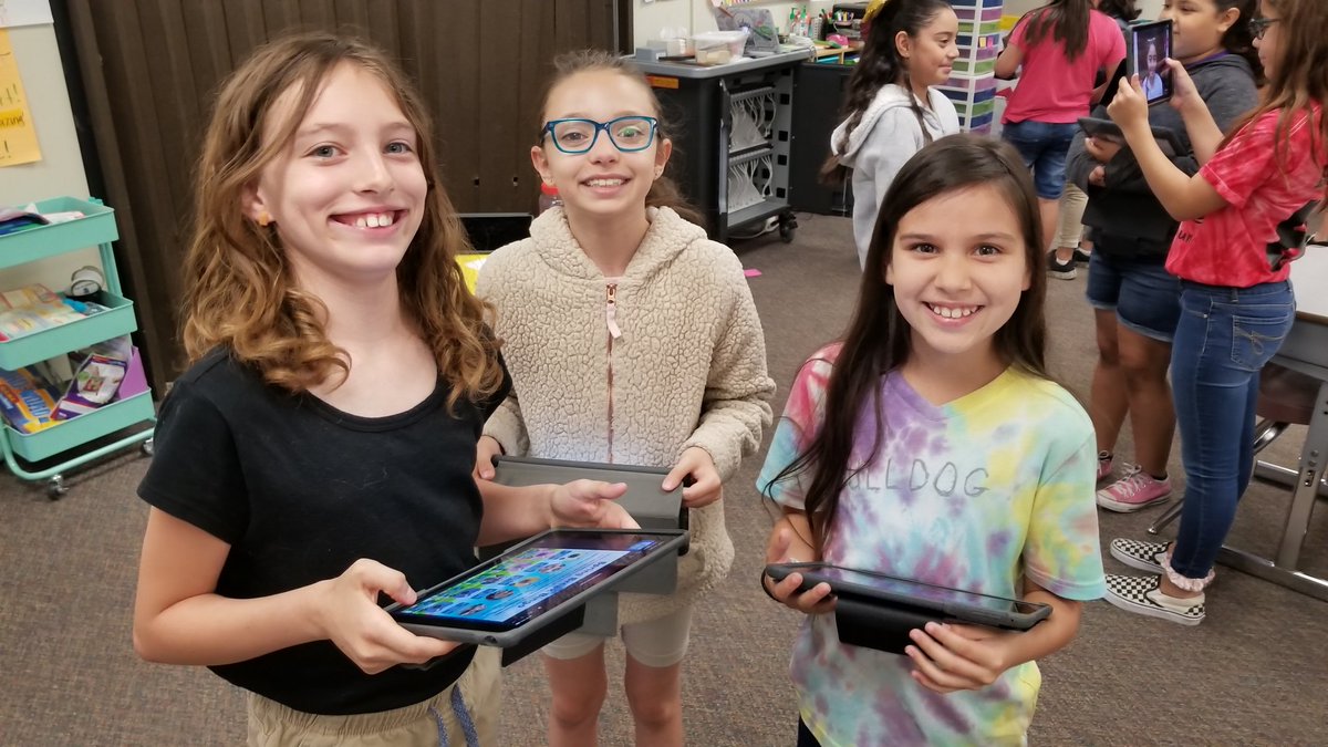 mrscwilhite's tweet photo. I missed these smiling faces!! They loved your Keynote @bspangler2017. I #appreciate that we can still #collaborate even if we're miles apart. https://t.co/eEtrXhFRPl