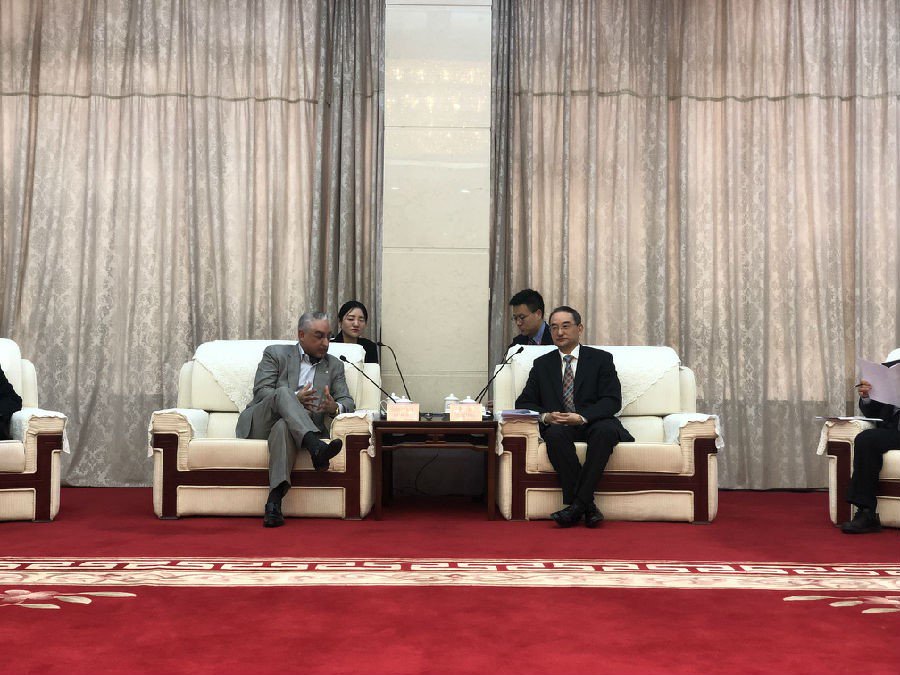 GrekaGroup's tweet image. It's a pleasure our Delegate and Group Chairman Mr. Randeep Grewal meet with Executive Vice Governor of Henan on the 13th Henan International Investment and Trade Fair 8th April 2019 in Zhengzhou, China.