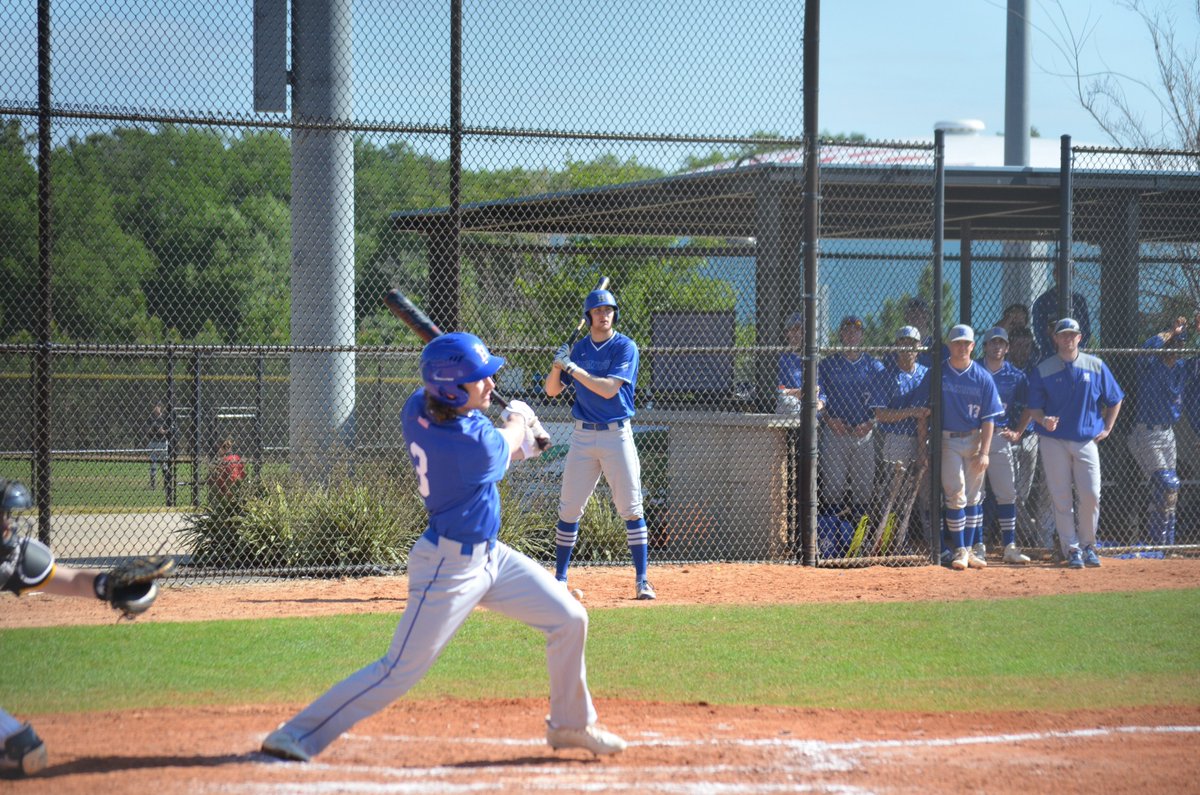 HamCollBaseball's tweet photo. #MeetTheTeamMonday Soph. OF Joe Suski. Joe is from Avon, CT and majors in Math and Economics. Joe is an avid Fortnite player and a fitness junkie. #Backourblue #YourContinentals https://t.co/FPoXoGbWP9