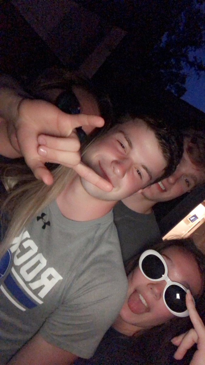 gdavenport32's tweet photo. HBD Erik!!!!!💚Hope it was so fun! Can’t wait for Miami next year‼️ @Epainter0 https://t.co/FfveZiVWox