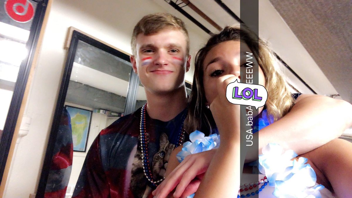 gdavenport32's tweet photo. HBD Erik!!!!!💚Hope it was so fun! Can’t wait for Miami next year‼️ @Epainter0 https://t.co/FfveZiVWox