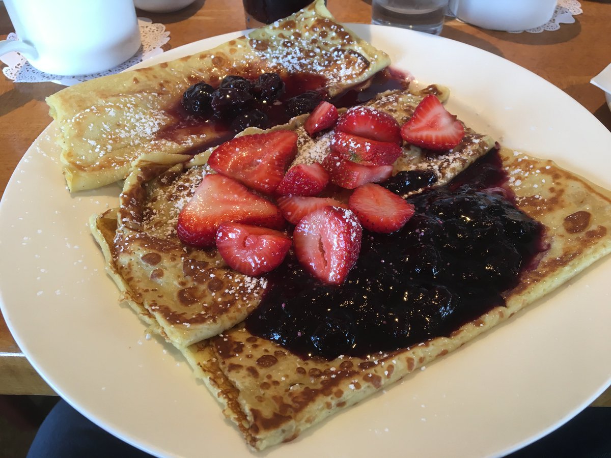 ChrisPappinMCC's tweet photo. A7: #Bicentennial #crepes  #strawberry #blueberries #cherry #Ellys #ElkGroveVillage https://t.co/WCzlEZ6mha #foodtravelchat https://t.co/bkQYMFNvTD
