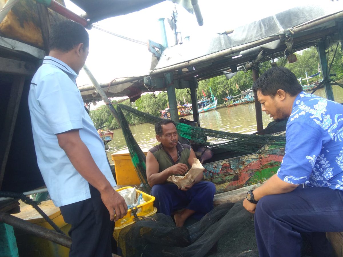 indrawan_ady's tweet photo. PPB_Jateng, pembinaan dan monev alat tangkap serta hasil tangkapan nelayan di TPI Asemdoyong, Taman-Pemalang. Jateng @puslatluhkp @BRSDM_bp3tegal @djpt_kkp @disperik_pml https://t.co/1hYKXL1hOQ