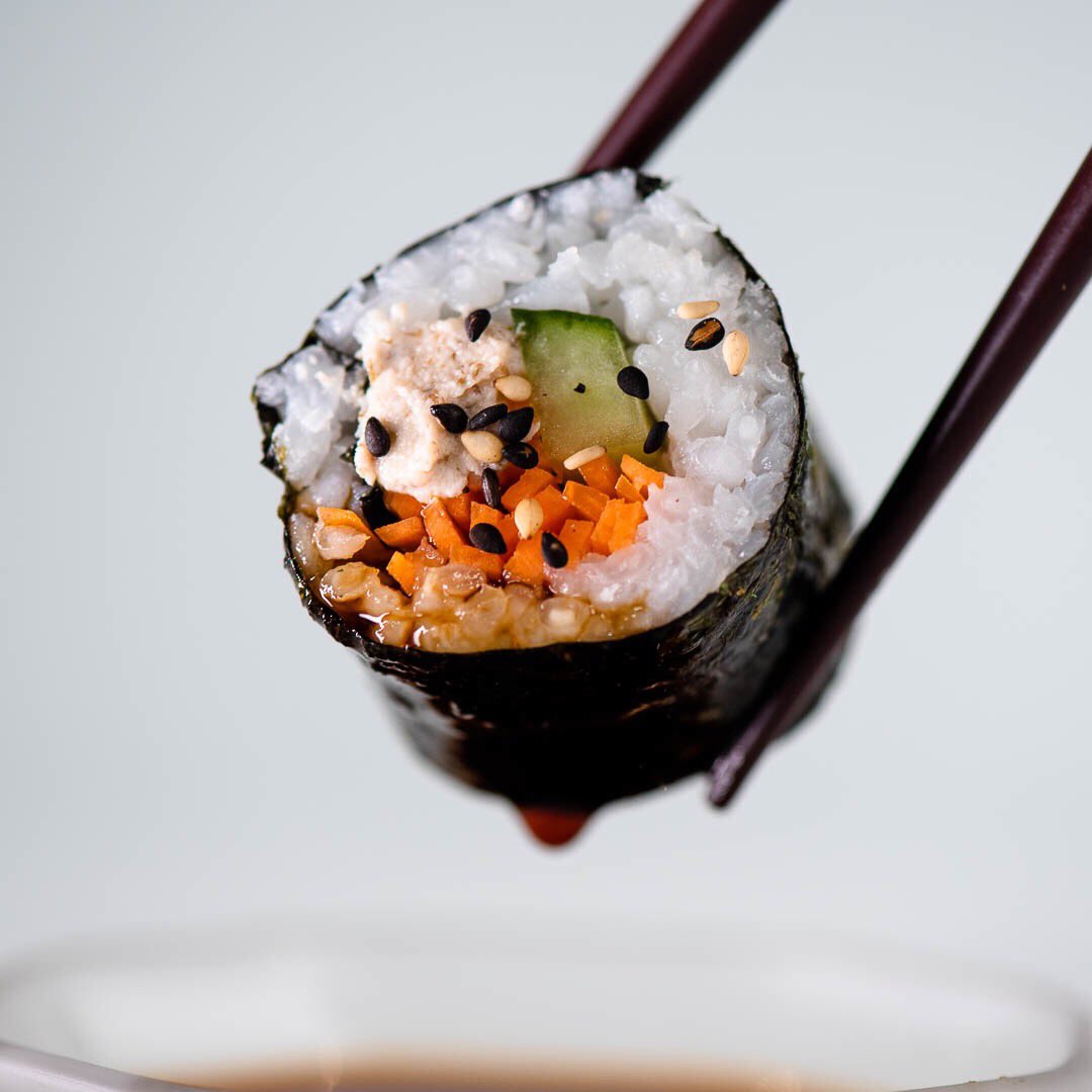MiyokosCreamery's tweet photo. Un-Lox Your Dreams cream cheese makes sushi so authentic, it will practically swim in your soy sauce. #RadicallyReal #CreamCheese #Sushi #VegetableSushi #MmmadeWithPlants #Miyokos #WhatVegansEat #VeganFoodPorn #Foodies #Vegan #PlantBased https://t.co/HpU2ErhxHf